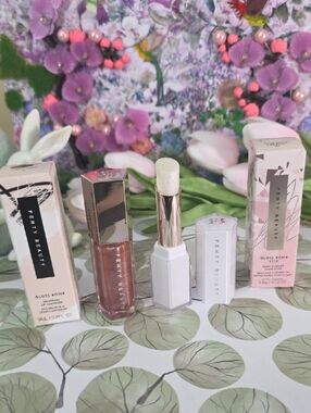 Fenty Beauty Gloss Bomb duo *Gimme Space 15& How Many Carats?! 07